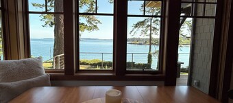 4+ Bedroom Luxury Oceanfront Estate with Hot Tub