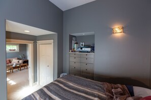 Bureau, fer et planche à repasser, Wi-Fi gratuit, draps fournis