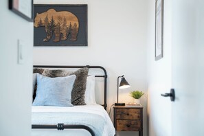 2 bedrooms, iron/ironing board, free WiFi, bed sheets