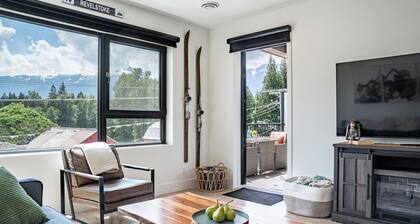Modern Mountain Retreat â Private Hot Tub, BBQ, Family-Friendly