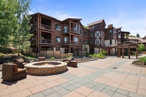 Terrace/patio - Book for Holidays! Ski-in/Ski-out Access, Hot Tub, Grill and Resort Amenities! (Park City)