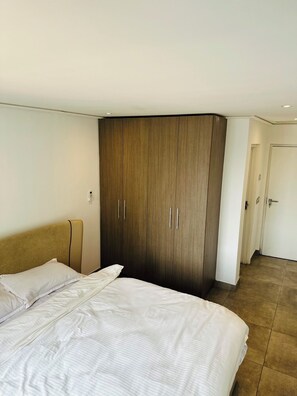 2 bedrooms, WiFi - Beaufort Ridge Room 206 North Ridge (Accra)