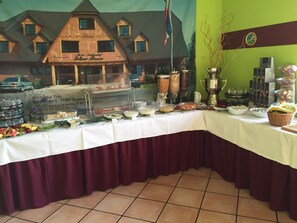 Tägliches inbegriffenes Frühstücksbuffet