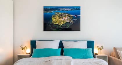 Ferienwohnung Mainaublick – Komfort am Bodensee mit Sauna, Pool & Balkonblick auf Mainau