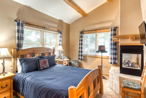 Mountain Meadow Lodge • Dog-Friendly • Hot Tub