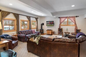 TV, fireplace - Mountain Meadow Lodge • Dog-Friendly • Hot Tub (Frisco)