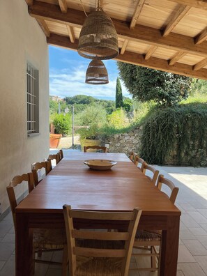 Outdoor dining