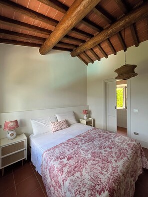 5 Schlafzimmer, Schreibtisch, kostenloses WLAN, Bettwäsche