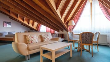 Comfort Triple Room | Desk, free WiFi