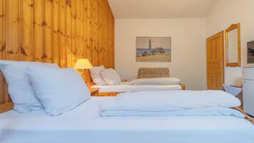 Standard-Doppel- oder -Zweibettzimmer | Schreibtisch, kostenloses WLAN