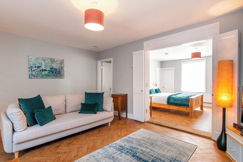 Trinity Garden Apartment – Steps from Margate’s Old Town & Beaches - Christmas Availability