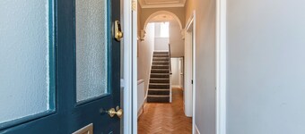 This family-friendly townhouse is not just a place to stay; it’s a gateway to unforgettable experiences. Come and create your holiday memories in this delightful Margate retreat!