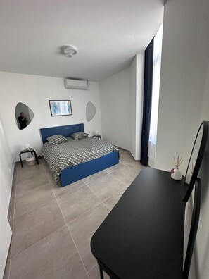 3 quartos, ferros/tábuas de passar roupa, Wi-Fi, roupa de cama