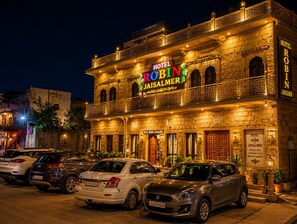 A multi-story building with a sign for 'Hotel Robin Jaisalmer' at night. - Hotel Robin Jaisalmer (Jaisalmer)