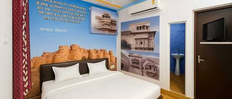 Double Room, Balcony, City View | Individually decorated, desk, laptop workspace, rollaway beds