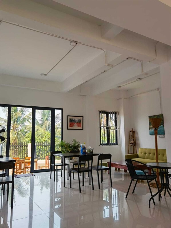 المنشأة من الداخل