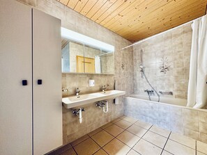 Gruppen Apartment 6 Personen | Baño | Toallas