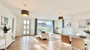 Business Apartment Talsicht | Schreibtisch, laptopgeeigneter Arbeitsplatz, kostenloses WLAN