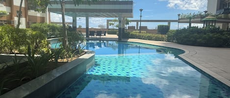 3 piscines couvertes