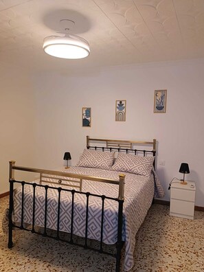 3 bedrooms, iron/ironing board, bed sheets - House in the Natural Park Sierra de María-Los Vélez. Ideal for disconnecting (María)