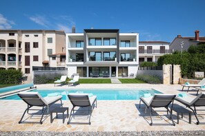 Outdoor pool, a heated pool