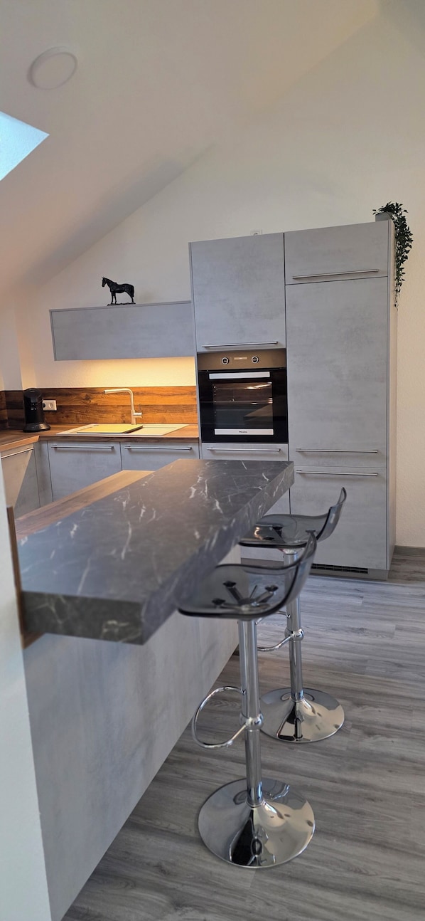 Stovetop, dishwasher, paper towels