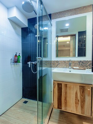 Comfort Double Room Single Use, Non Smoking | Bathroom | Shower, hair dryer, towels, soap