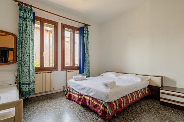 3 bedrooms, iron/ironing board
