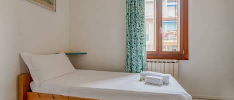 3 bedrooms, iron/ironing board