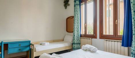 3 bedrooms, iron/ironing board