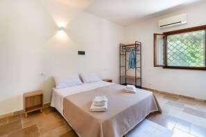 1 quarto, berço de viagem