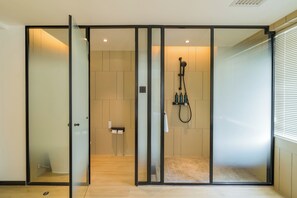 Comfort Single Room, Pets Not Allowed, City View | Bathroom | Shower, free toiletries, hair dryer, towels - Wei Lai Hotel (Beijing)