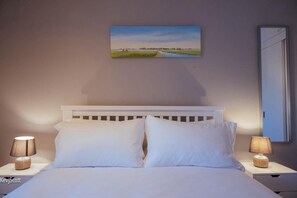 3 chambres, fer et planche à repasser, Wi-Fi, draps fournis