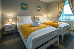 3 chambres, fer et planche à repasser, Wi-Fi, draps fournis