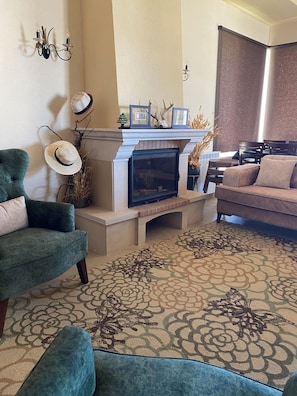 Smart TV, fireplace