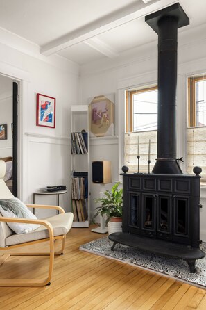 Interior - Cozy 2BR Beachside Home in MDR with W/D, Patio, and Parking (Marina del Rey)