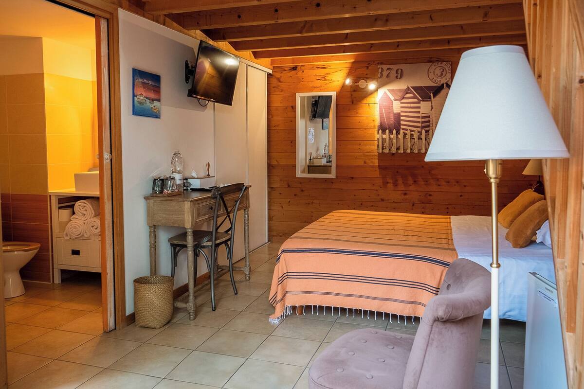 Luxe beddengoed, een kluis op de kamer, individueel gemeubileerd