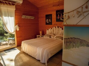 舒适双人房, 花园景观 | 高档床上用品、客房内保险箱、特色家居、办公桌