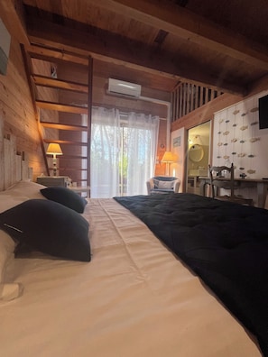 Superior Triple Room, Courtyard View | Premium bedding, in-room safe, individually furnished, desk - VILLA HERBERT (Andernos-les-Bains)