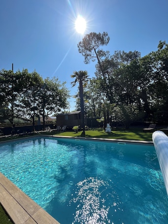 Seasonal outdoor pool, open 8:00 AM to 8:00 PM, pool umbrellas