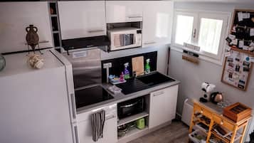 Full-size fridge, microwave, espresso maker, coffee/tea maker