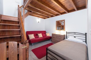 2 bedrooms, soundproofing, iron/ironing board, free WiFi