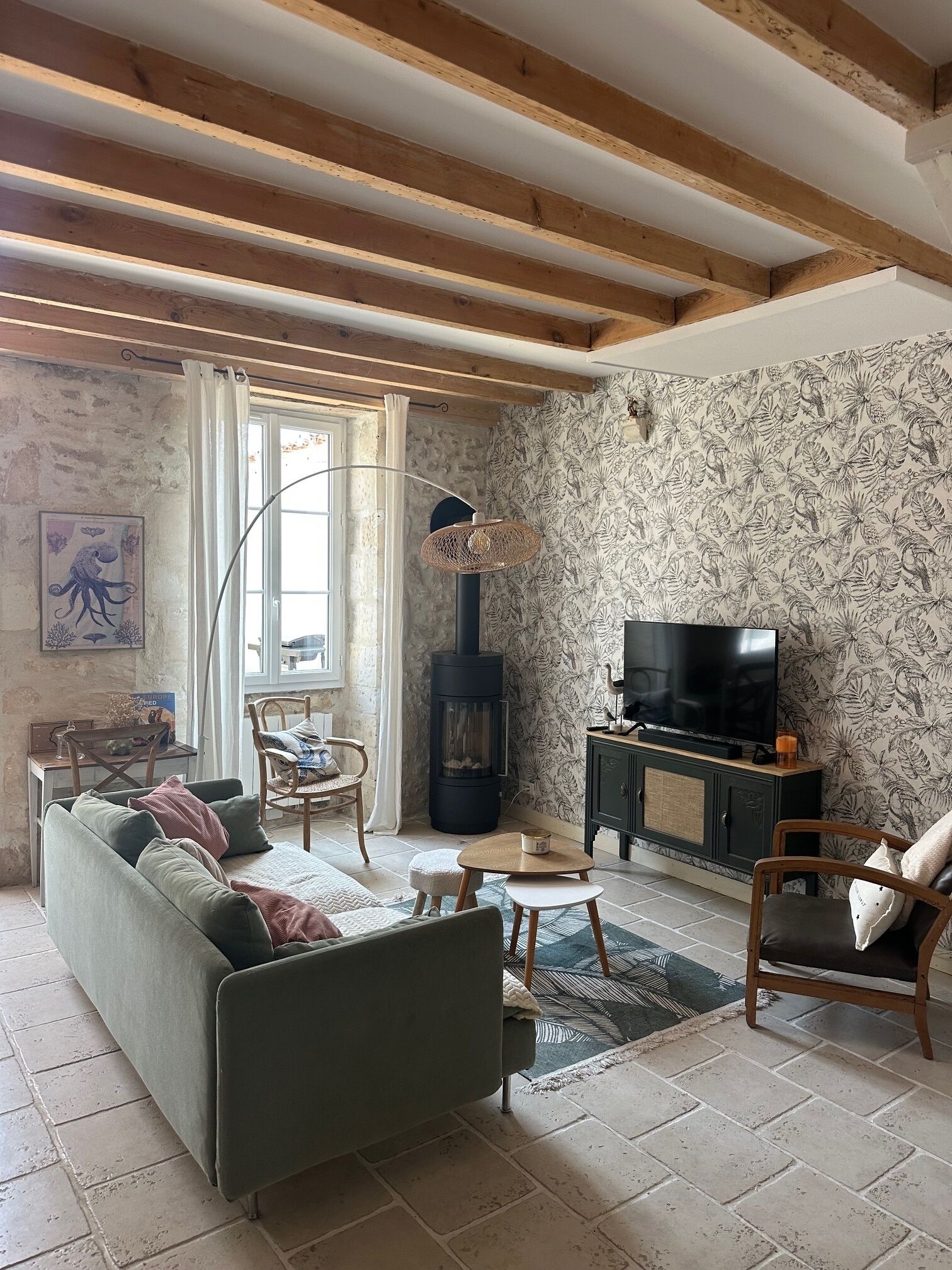 Smart-tv och eldstad