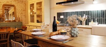 Family villa near the ocean, sleeps 10, pets welcome!