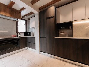 Réfrigérateur, micro-ondes, four, lave-vaisselle