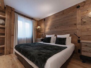 Unclassified image, 2 of 8, button