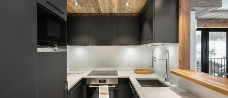 Kjøleskap, mikrobølgeovn, ovn og oppvaskmaskin