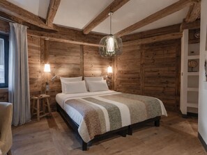 Unclassified image, 5 of 15, button