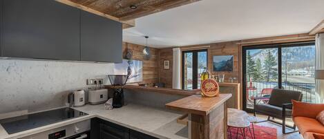 ثلاجة، ميكروويف، فرن، غسالة أطباق