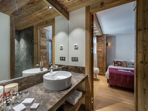 Hair dryer, towels - Modern apartment in Val d'Isère, 6 people, direct ski area access (Val-d'Isère)